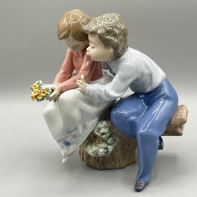 LOT 49L: Just a Little Kiss Lladro Figurine