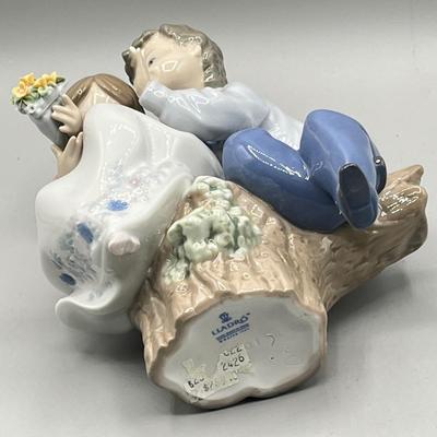 LOT 49L: Just a Little Kiss Lladro Figurine