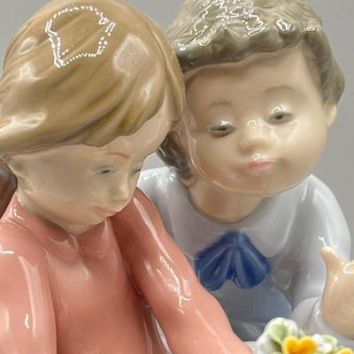 LOT 49L: Just a Little Kiss Lladro Figurine