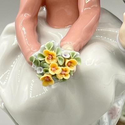 LOT 49L: Just a Little Kiss Lladro Figurine