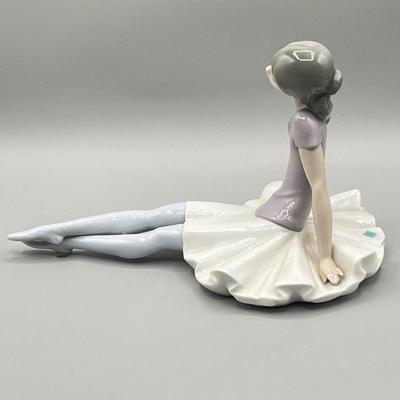 LOT 50L: Lladro Ballerina Figurine - Phyllis