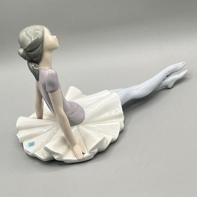 LOT 50L: Lladro Ballerina Figurine - Phyllis