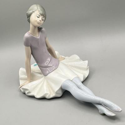 LOT 50L: Lladro Ballerina Figurine - Phyllis