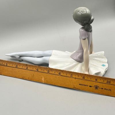 LOT 50L: Lladro Ballerina Figurine - Phyllis
