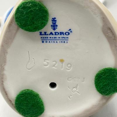 LOT 55L: Lladro Summer Figurine - Beach Girl with Ball