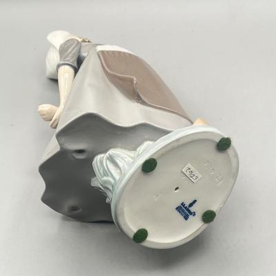 LOT 56L: Dutch Girl with Braids Lladro Figurine