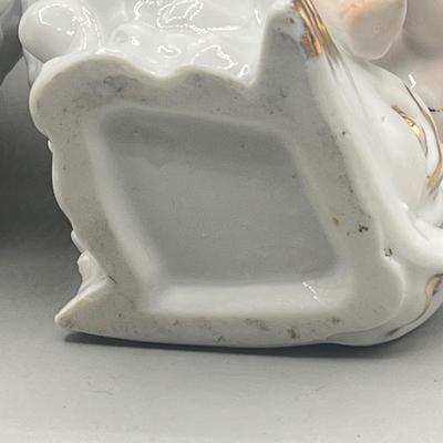 LOT 59L: Angel Figurines / Vases