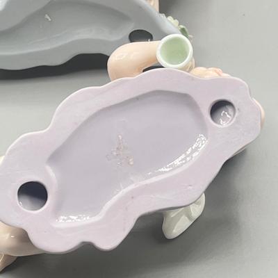 LOT 59L: Angel Figurines / Vases