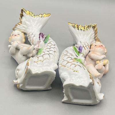 LOT 59L: Angel Figurines / Vases