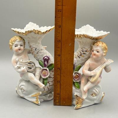 LOT 59L: Angel Figurines / Vases