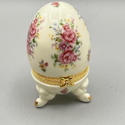 LOT 69L: Ceramic Decor Collection - Vases, Trinket Boxes and More