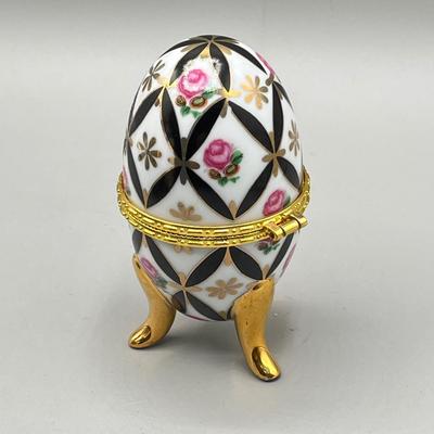 LOT 69L: Ceramic Decor Collection - Vases, Trinket Boxes and More