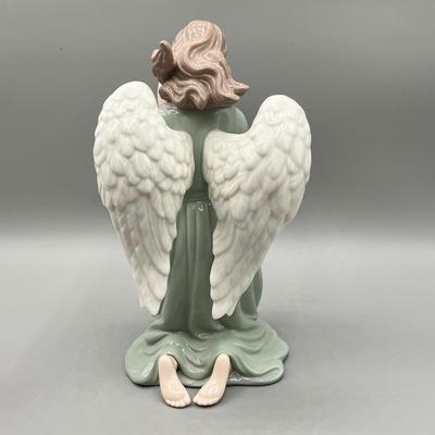 LOT 72L: Grandeur Noel Angel Figurines