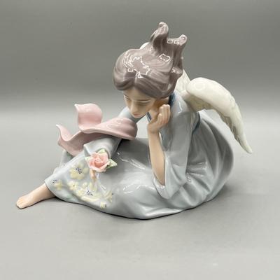 LOT 72L: Grandeur Noel Angel Figurines