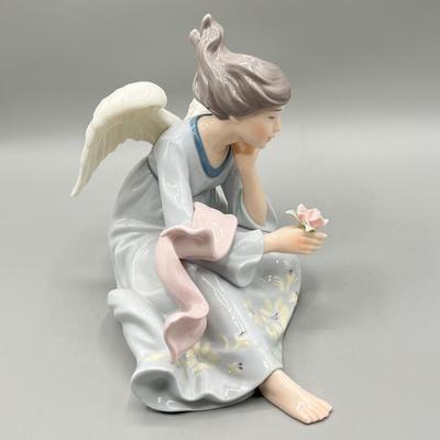 LOT 72L: Grandeur Noel Angel Figurines