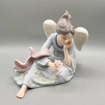 LOT 72L: Grandeur Noel Angel Figurines