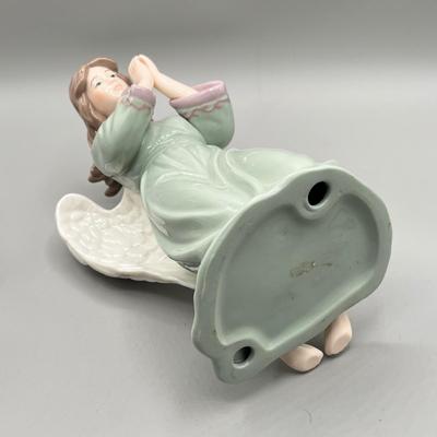 LOT 72L: Grandeur Noel Angel Figurines