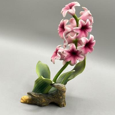 LOT 75L: Porcelain Flower Collection