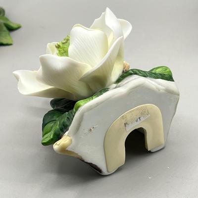 LOT 75L: Porcelain Flower Collection