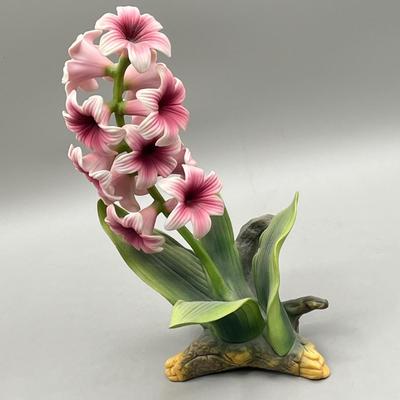 LOT 75L: Porcelain Flower Collection