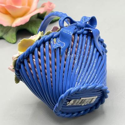 LOT 75L: Porcelain Flower Collection