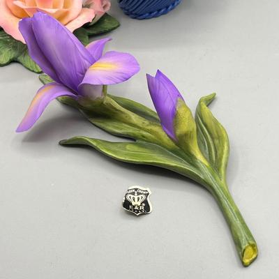 LOT 75L: Porcelain Flower Collection