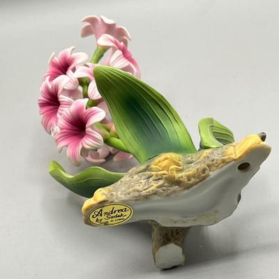 LOT 75L: Porcelain Flower Collection