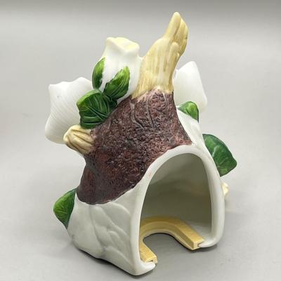 LOT 75L: Porcelain Flower Collection