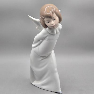 LOT 83L: Lladró Curious Angel