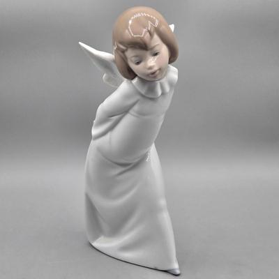 LOT 83L: Lladró Curious Angel