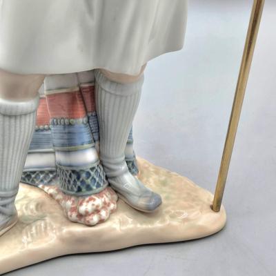 LOT 86L: Lladro Valencian Boy