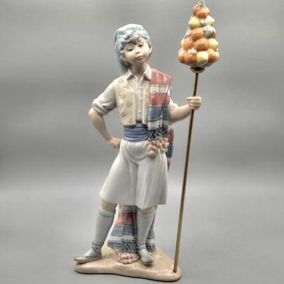 LOT 86L: Lladro Valencian Boy
