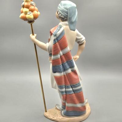 LOT 86L: Lladro Valencian Boy