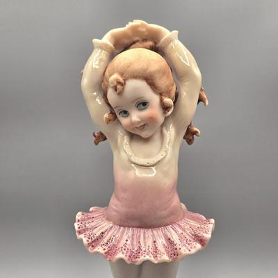 LOT 97L: Giuseppe Armani 1984 Young Ballerina Figurine and 1994 Mother's Day Plaque on a Wooden Stand