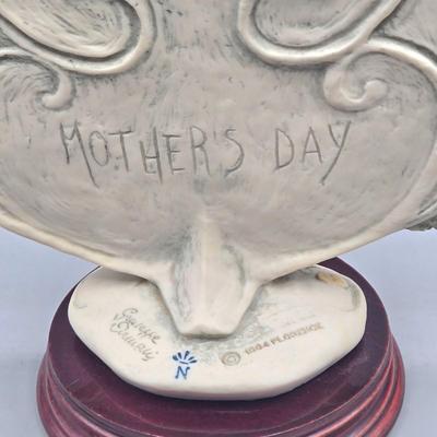 LOT 97L: Giuseppe Armani 1984 Young Ballerina Figurine and 1994 Mother's Day Plaque on a Wooden Stand