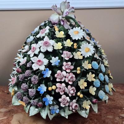 LOT 106D: Capodimonte Porcelain Floral Arrangement