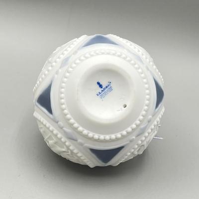 LOT 122D: Glass and Ceramic Collection - Fenton, Lladro and More