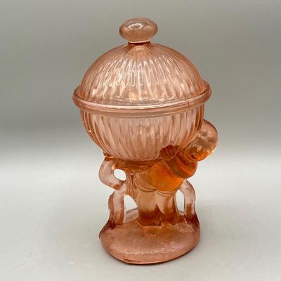 LOT 122D: Glass and Ceramic Collection - Fenton, Lladro and More