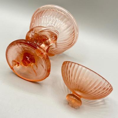 LOT 122D: Glass and Ceramic Collection - Fenton, Lladro and More