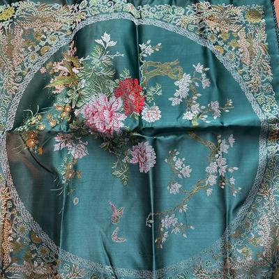 Oriental tablecloth and pillowcases