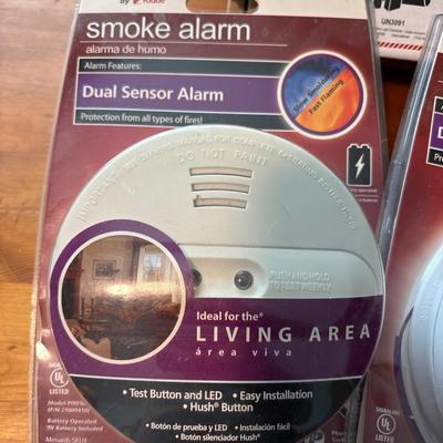 NIB 2 smoke alarms & 2 Kiddie smoke & CO2 detectors