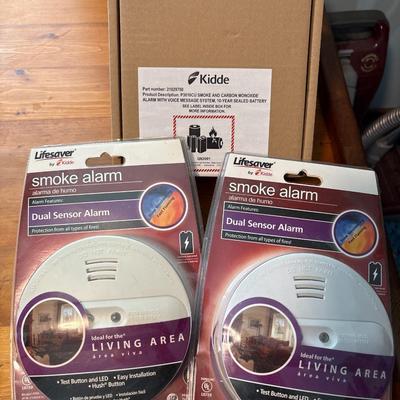 NIB 2 smoke alarms & 2 Kiddie smoke & CO2 detectors