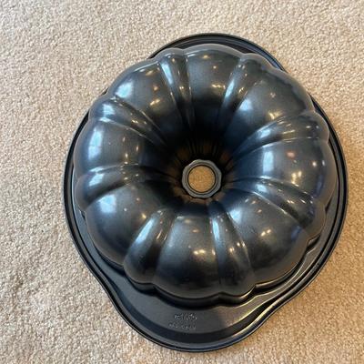 Wilton and Simply Calphalon Bakeware and More (K-BC)