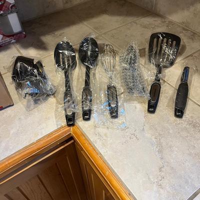 Farberware, Betty Crocker and More Kitchen Assortment (K-BC)