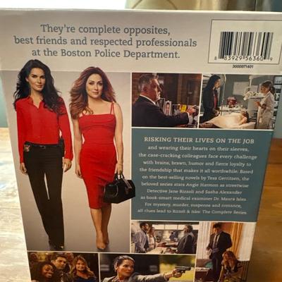 Friends & Rizzoli & Isles