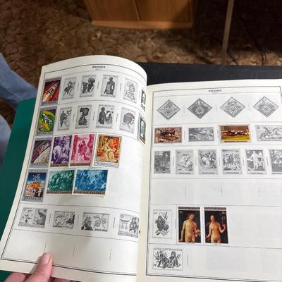 Vintage Senior Statesman stamp albums (4) some stamps