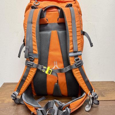 Sale Photo Thumbnail #216: Near-new condition, single large internal space that is surrounded by many compression straps to minimize bag size when not completely full.  Numerous outer pockets and tie down loops at the top and bottom for securing extra gear like sleeping bags and fo