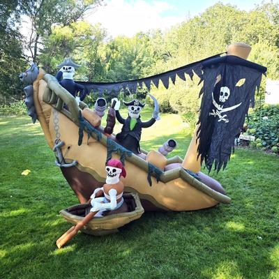 579 Large Gemmy Skeleton Pirate Ship Blow up Outdoor Decor
