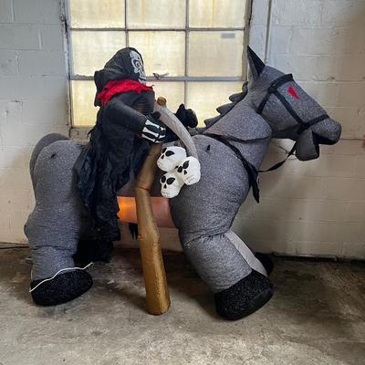 581 Large Gemmy Blow Up Grim Reaper Outdoor Holiday Decor