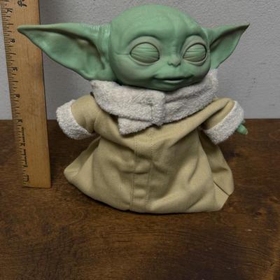 Sale Photo Thumbnail #116: Tested, works as expected. Eyes open and close, ears wiggle, and arms move. Makes many different noises similar to the character on the show. Approx. 7.5" tall.